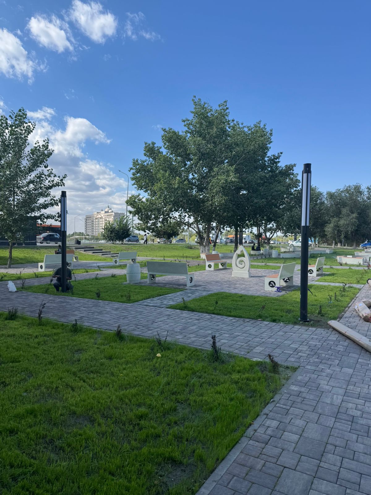 Парк напротив Керуен Сити